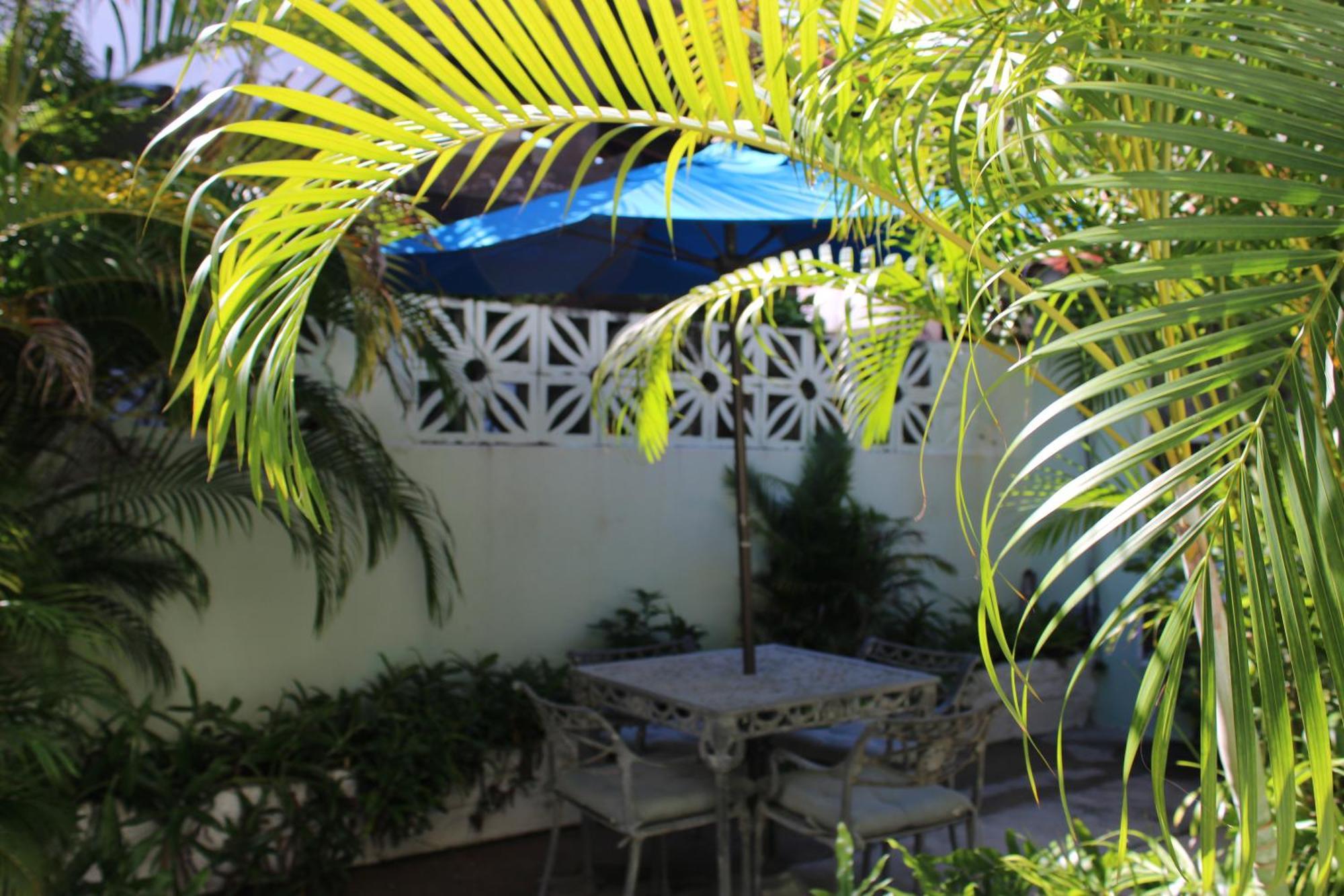 Numero Uno Beach Apartments San Juan Buitenkant foto