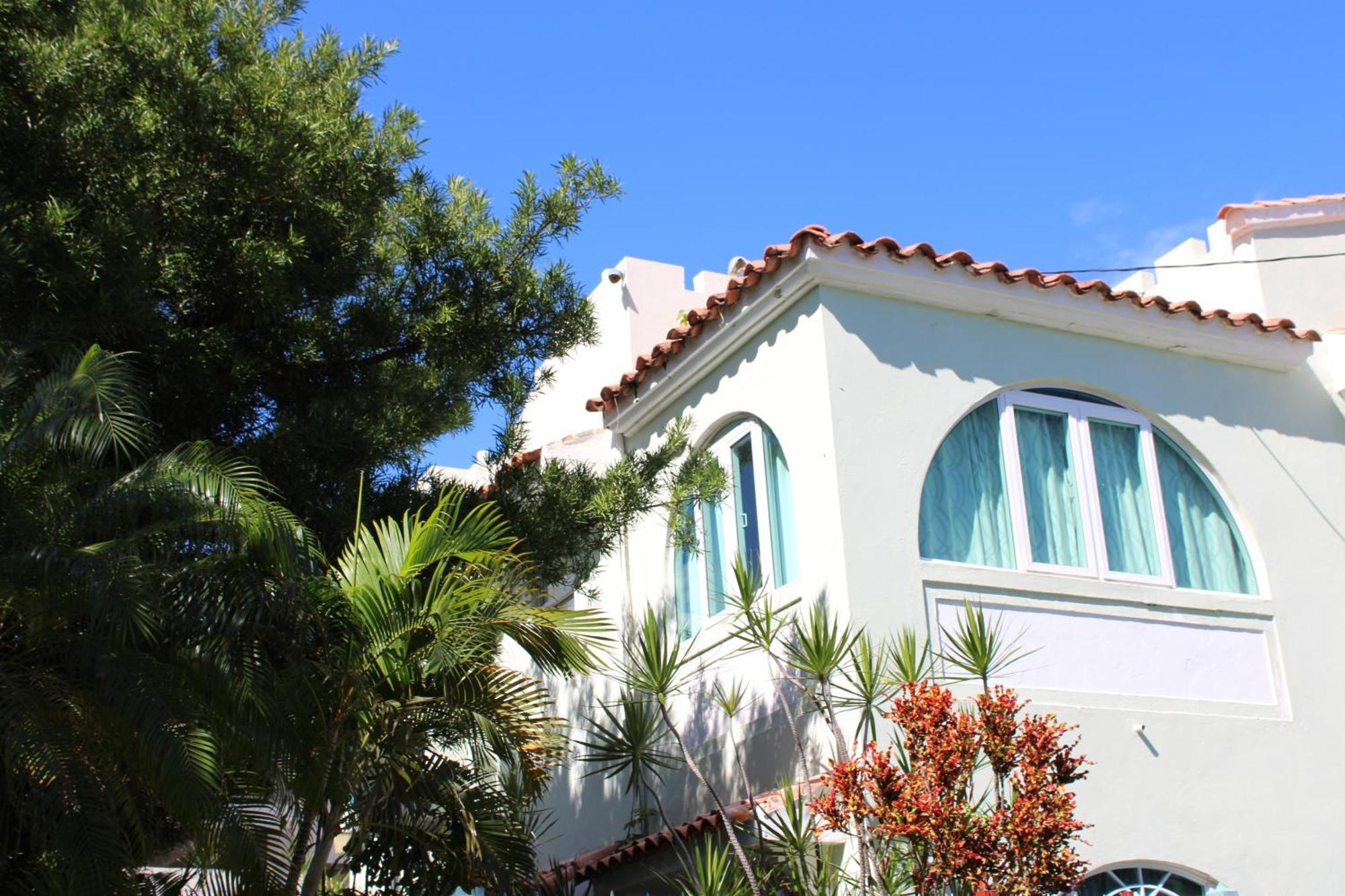 Numero Uno Beach Apartments San Juan Buitenkant foto