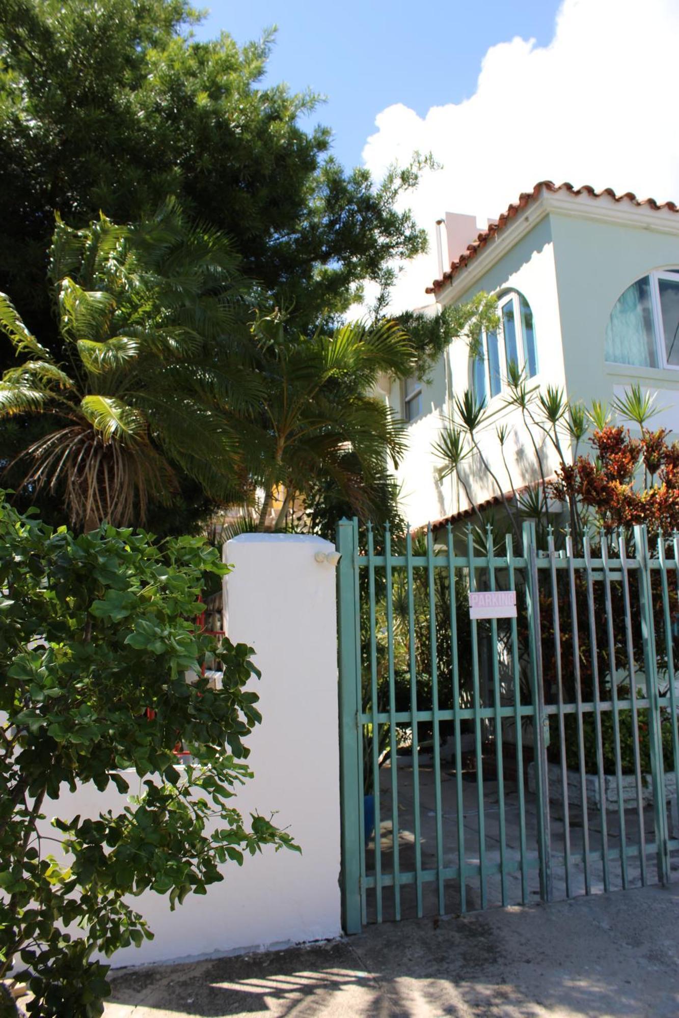 Numero Uno Beach Apartments San Juan Buitenkant foto