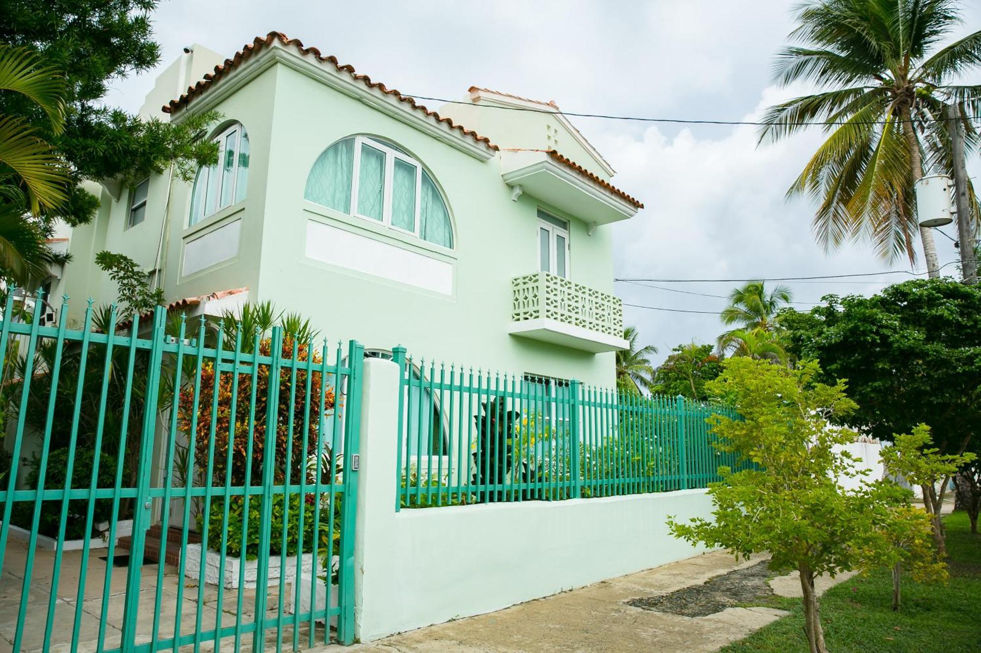 Numero Uno Beach Apartments San Juan Buitenkant foto